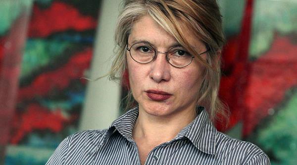 Emine Ülker Tarhan -CHP- Ankara Üniversitesi Hukuk Fakültesini bitirdi.