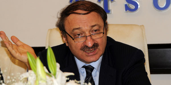 Faruk Nafiz Özak-AK Parti- Karadeniz Teknik Üniversitesi İnşaat Mühendisliği Bölümünü bitirdi.