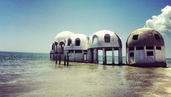 <p><b>3. Güneybatı Florida'daki kubbe evler</b></p>    Fotoğrafta gördüğünüz 1981'de Napoli'de inşa edilmiş Eskimo evlerinin ömrü pek uzun olmayabilir.