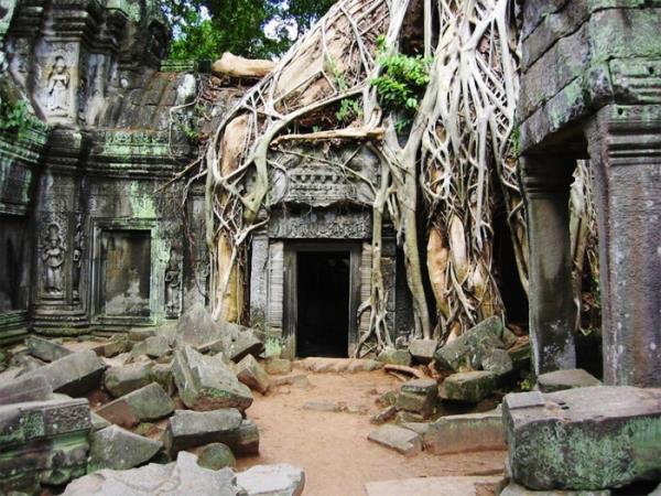 <p><b>13. Angkor Wat, Kambodya</b></p>    Angkor Wat, dünyadaki en büyük Hindu tapınağı ve dini anıtıdır. Tapınak, daha sonra Kambodya'nın simgesi haline geldi ve milli bayrağında yer almıştır.