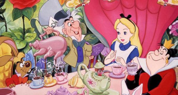 ALİS HARİKALAR DİYARINDA