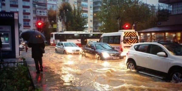 İzmir suya gömüldü!