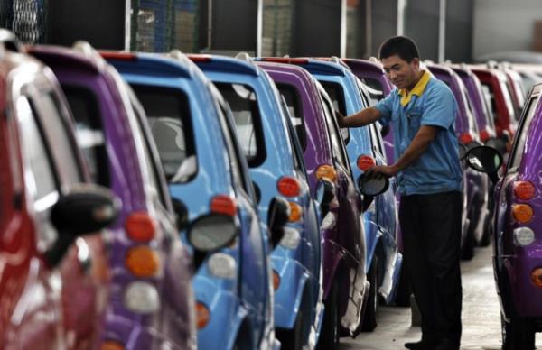 Otomotiv firmalarının kasım ayında sunduğu fırsatlarda son günler.. %20'ye yaklaşan kur artışının bugüne kadar ancak yarısını fiyatlara yansıtan markalar, yıl sonu hedeflerine ulaşmak için faiz desteği ve takas indirimlerine başvuruyor. İşte yılın son fırsatları ve markaların indirim kampanyaları;