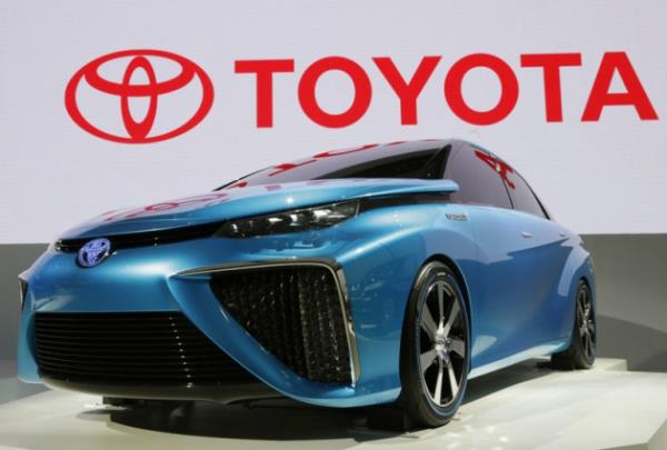<p><b>100 TL peşinatla Toyota</b></p>  Toyota Finans Sistemi'nin 100 TL peşinat ile ara ödemesiz kampanyası gelen yoğun talep üzerine kasım ayında da devam ediyor. Toyota'nın yenilediği Corolla modeli 2.000 TL'ye, Yaris 1.750 TL'ye, Hilux 1.600 TL'ye ve Auris modeli 1.500 TL'ye varan İndirimler ile Toyota'nın kasım ayı kampanyasına dahil olurken, Yaris Hybrid modelinde 20.000 TL için 20 ay sıfır faiz kampanyası da kasım ayında sürüyor.