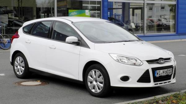 <p><b>Ford 2 yıl faiz almıyor!</b></p>  FORD tüm modellerde O faizli 24 ay geri ödemeli 24.000 TL kredi avantajı sunuyor. Ayrıca kredi yerine peşin alım yapmak isteyen müşterilere bineklerde yüzde 5 ticarilerde yüzde yüzde 3 peşin alım desteği sunuluyor. Kasımda Fiesta Titanium modelini seçenekler, 1.650 TL değerindeki X paketini de ücretsiz alma fırsatını yakalıyor. Fiesta Titanium ile birlikte hediye edilen X paketi, otomatik kararan iç dikiz aynası, otomatik yanan farlar, yağmur sensörü, hız kontrol sistemi ve karartılmış arka camlardan oluşuyor.