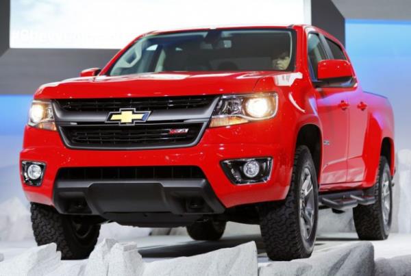 <p><b>Chevrolet'de indirim 8 bin TL'yi geçti</b></p>  Chevrolet bayilerinde Cruze Sedan ve Cruze Hatchback modellerinde kasım boyunca 8 bin TL indirim sunuluyor. SUV modeli Captiva'da ise 8.560 TL'ye varan İndirim uyguluyor. Minik sınıftaki temsilcisi Spark icln 1.225 TL avantaj sunan Chevrolet, Aveo Sedan'da 3.940 TL avantaj sağlanıyor.