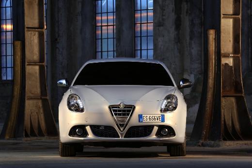Koç Fiat Kredi kanalıyla yürütülen kampanya kapsamında, Alfa Romeo Giulietta modeline sahip olmak isteyen otomobil tutkunlarına 30.000 TL için 24 ay vadeli %0,81 faizli kredi imkânı sunulurken, müşteriler MiTo modelinde 2.000 TL takas indiriminden faydalanıyor.