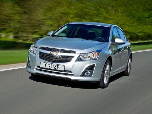 CHEVROLET     Chevrolet Cruze Sedan ve Hatchback modellerinde 37,510 TL'den başlayan fiyatlar ve 8,000 TL indirim seçeneği sunuyor.