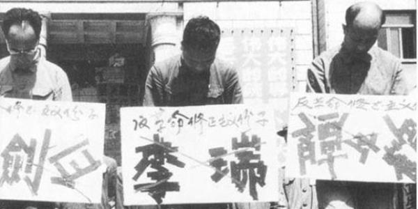 Kapalı bir ülke kabul edilen Kuzey Kore`de de, idam cezası oldukça popüler. 2010 yılında 60 kişinin idam edildiği ülkede, geçen yıl da 30 kişinin idam cezası infaz edildi.