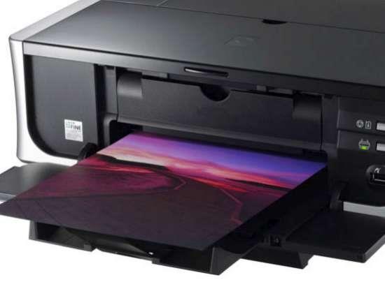 Lazer printer kimyasalları: 2007 yılında Avustralya’da Queensland Teknoloji Üniversitesi’nde yapılan araştırmaya göre, bazı lazer printerlar ciddi sağlık sorunlarına yol açabilen çok küçük parçacıklar saçabiliyorlar. Yine başka bir araştırmaya göre, lazer ve ink-jet printerlar uçucu organik bileşenler, ozon ve parçacıklar yayıyor. Bu parçacıklara maruz kaldığınız miktar ve süreye bağlı olarak, kalp ve akciğer hastalığıyla bağlantılı olabiliyor. Bu nedenle, en büyük etki ofiste printerın yanında oturanlarda görülüyor. Her printer bunu yapmıyor. Yeni bir printer alacaksanız çevre için duyarlı olanları, daha az elektrik tüketenleri tercih edin.