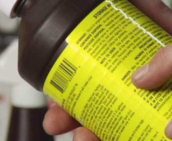 Tarım ilaçları: Tarım ilaçlarının içinde küçük mikroorganizmalardan kemirgenlere kadar her şeyi öldürebilen kimyasal formüller bulunuyor. Bunlar böcek öldürücüler, dezenfektanlar, mantar öldürücü ilaçlar ya da diğer türleri de kapsar. Bu zehirli ilaçlar dikkatli bir şekilde kullanılmalı ve çocuklardan uzak tutulmalı. Tarım ilaçları kapalı alanlarda kullanılmamalı. Kapalı bir yerde uygulanacaksa çok iyi hava akımı sağlanmalı.