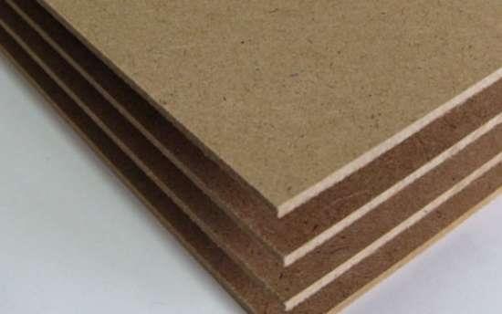 Sıkıştırılmış ahşap ürünler: Ağaç parçacıklarını birarada tutan tutkal insan sağlığı için zararlı bir durum oluşturabilir. Bazı ürünlerde üre formaldehiti reçine olarak kullanıyor. İçerideki formaldehitin salınımı daha sıcak ve nemli koşullarda artıyor. Formaldehite maruz kalmak tehlikeli olabilir, gözleriniz sulanır, gözlerinizle boğazınız yanabilir. Ayrıca nefes darlığına ve astım ataklarına yol açabilir. Bilim adamları formaldehitin hayvanlarda kansere yol açabileceğini belirlemişlerdi.