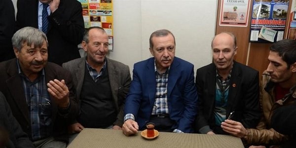 Başbakan Erdoğan'dan kahvehane ziyareti