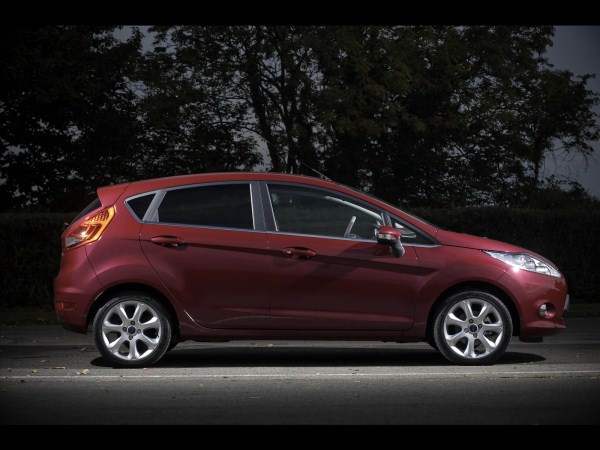 Ford, ayrıca Fiesta Titanium modelinde X paketini hediye ederken, Transit Connect`ini yenilemek isteyenlere 800 TL ek indirim sağlıyor.