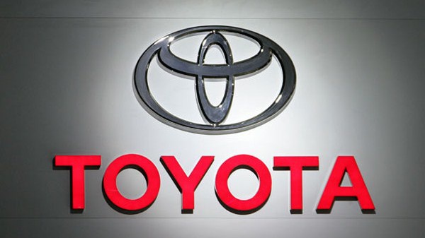<p><b>TOYOTA</b></p>  2013 yılı sona ermeden otomobil şirketlerinin uyguladıkları kampanyaları ve indirimleri derledik.