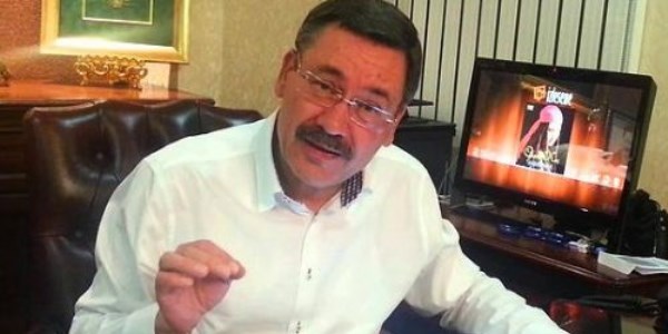 Twitter'da Melih Gökçek'i zorlayan şakalar!