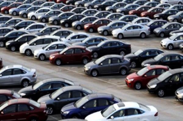 Sıfır aracın fiyatının artmasıyla birlikte, ikinci el de aynı oranda yükseldiğinden, "Türk halkı ortalama yaşı 16 olan hurda araçlara, daha da pahalıya binecektir" diyen oldu.