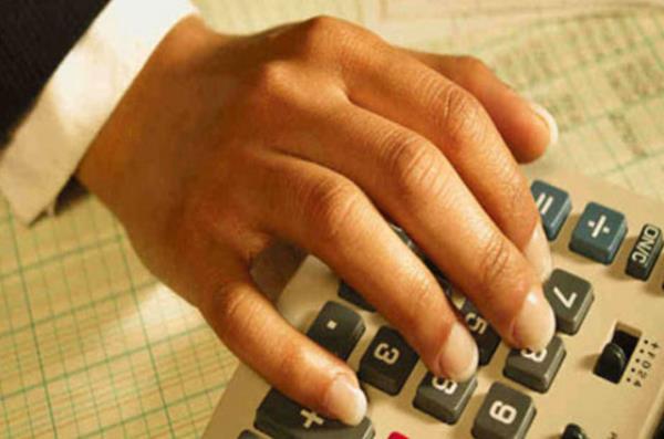 17 Aralık operasyonunun ardından kurdaki tarihi rekorların getirdiği tahribat aşılamadan 2014'ün ilk günü otomobil, cep telefonu, içki ve sigaradan alınan ÖTV'ye zam geldi. Şirketler bu artışları fiyata yansıtırsa yeni zamlardan kaçış yok.