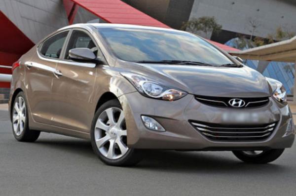 30 bin TL'lik bir otomobilde, eski oranda 19 bin 560 TL olan ÖTV ve KDV toplamı, 5 puanlık artışla, 21 bin 330 TL'ye yükselmiş oldu. Ancak sıfır kilometre bir aracın anahtar teslimi fiyatına eklenen vergiler bununla da sınırlı değil. Buna bir de 859 TL MTV, yaklaşık 1000 TL de trafik tescil ve plaka vergilerinin dahil edilmesi gerekiyor. Bu durumda anahtar teslimi fiyatı 1.770 TL'lik vergi artışıyla 53 bin 189 TL'ye yükseliyor.