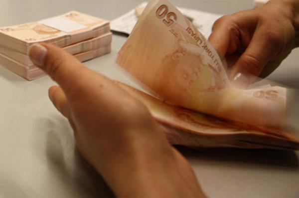 Bankacılık Düzenleme ve Denetleme Kurumu'nun (BDDK) kredi kartına taksit sınırı ve 17 Aralık'ta başlayan yolsuzluk ve rüşvet operasyonu sonrasında yaşanan kur artışları daha sindirilmeden 2014 yılının ilk günü özel tüketim vergisi (ÖTV) zamları geldi.