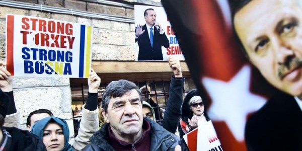 Ellerini Türkiye ve Başbakan için açtılar