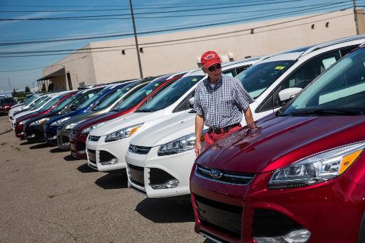 Bununla da kalmıyor aldığınız akaryakıt içinde benzer vergileri ödüyorsunuz. Yani Türkiye’nin toplam vergi kaleminin neredeyse 3’te 2’si otomotiv ve akaryakıttan toplanıyor.
