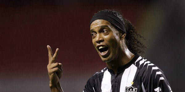 Ronaldinho Twitter'ı salladı