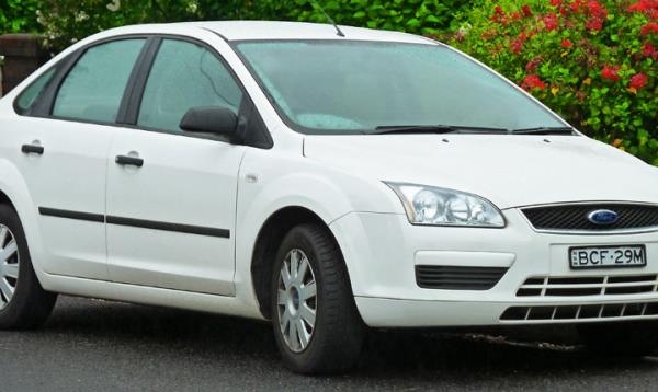 Şirketlerin gözü sürekli bir inip bir çıkan euroda. Hal böyle olunca otomobil fiyatlarına zam üzerine zam geliyor.