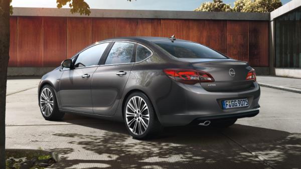 Otomotiv sektöründe markalar döviz kurunun baş döndüren temposuna alışmaya çalışıyor.