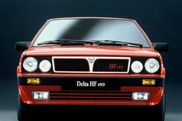 Lancia Delta HF 4WD 80li ve 90lı yılların rallilerinin değişmez modeli.