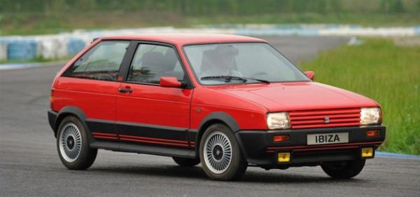 Seat Ibiza SXI Porsche System yazan motorları ile Ibiza 1984-93 yılları arasında erişilebilir performans otomobiliydi. Başarılı modelden Seat 1,342,001 adet sattı.
