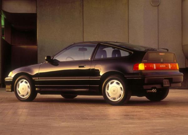 Honda CRX 1983-1991 yılları arasında üretilen CRX'in son yıllarda çıkan versiyonu 150 beygirdi. O yıllarda bu güç önemli bir değerdi.