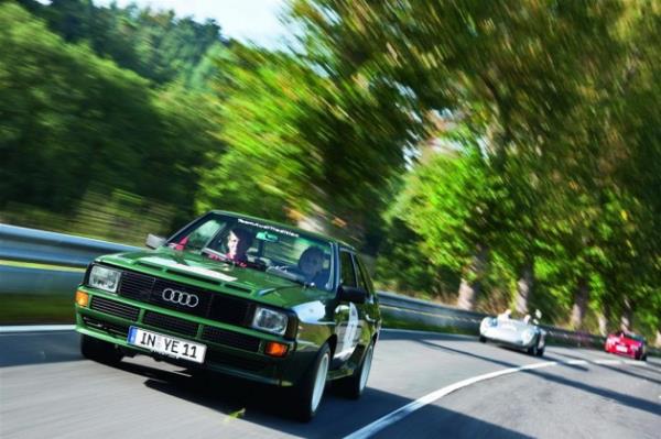 Audi Sport quattro Grup B rallilerine katılabilmesi için Audi'nin, yarış otomobilinin temelini teşkil eden belli sayıda yol otomobili üretmesi gerekiyordu