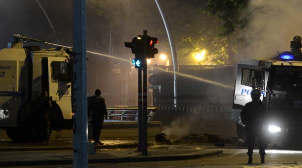 Kurbanda dana,yolda toma!