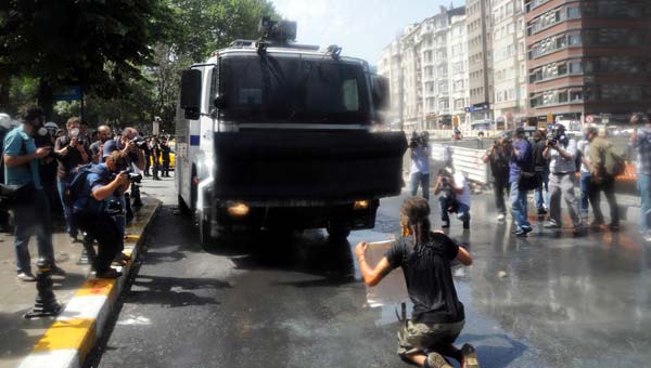 "Sizin yaptığınız gider, bizim anca hoşumuza gider"