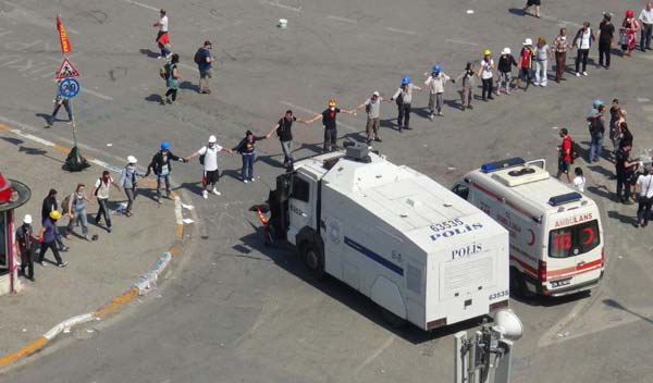 Taksim'de geçme beni Gümüşsuyu'nda ezerim seni