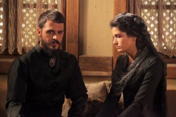 Herşeyi elde eden para aracılığı ile insanların kalbindeki Sultan Mustafa sevgisini kısa sürede silip atabilir. Bu şekilde kendisi de tahtı elinde tutmaya devam etmiş olacaktır.