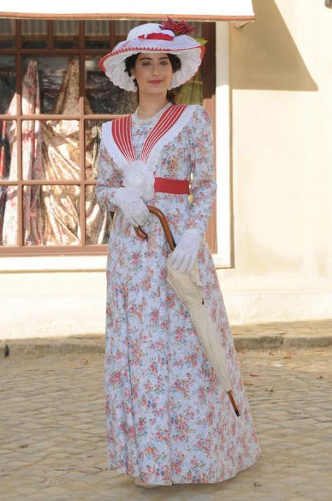 Genç yaşına ve sektördeki kısa tecrübesine rağmen ses getiren dizilerde rol alan Kaya'nın şöhret olma öyküsü çok ilginç.