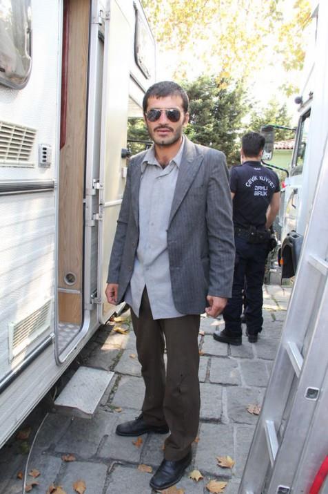 Şu sıralar çok izlenen bir TV dizisi aracılığıyla milyonlarca kişinin tanıdığı 1981 doğumlu Bayraktar, ünlü yönetmen Zeki Demirkubuz'un keşfi...