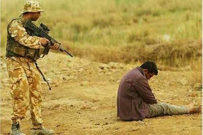 Hatta Başkan Yardımcısı Dick Cheney ve Savunma Bakanı Donald Rumsfeld'in CNN'inn patronu Ted Turner'la yakın dost oldukları ve Irak haberleriyle ilgili kendilerine yardımcı olunmasını istedikleri herkesin bildiği bir durumdu.