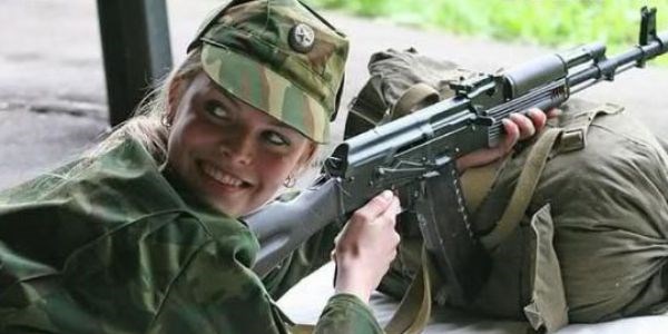 Dünyanın en güzel kadın askerleri