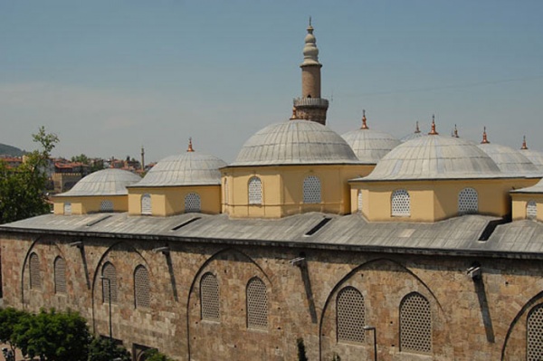 Bursa Ulu Camii,  Osmanlı Devleti’nin dördüncü hükümdarı Yıldırım Bayezıd tarafından mimar Ali Neccar`a 1396-1399 yılları arasında yaptırılmıştır.
