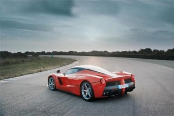 13- Ferrari LaFerrari 1,3 milyon dolar.