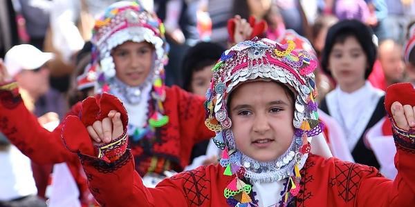 23 Nisan'dan renkli kareler