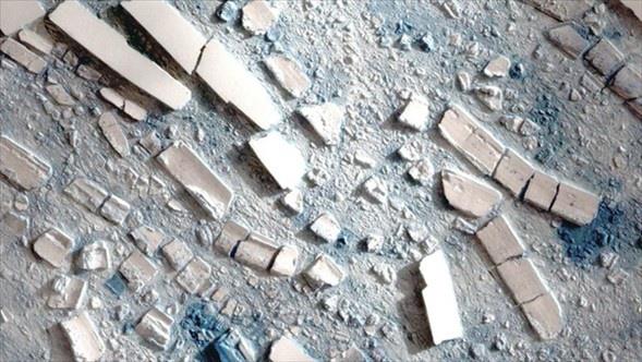 Antartika buzul parçalarının uydudan çekilmiş hali. Buzul bloklarının küçük görüntüsü sizi yanıltmasın çünkü gerçekte bu buzulların bazıları yüzlerce metre uzunluğunda.