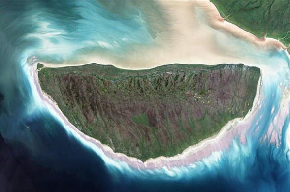 Kanada'nın Akimiski Adası. Son buzul çağında ada tamamen buzulların altında kaldı. Buzulların çekilmesiyle ortaya çıkan adada bitki örtüsü ve hayat yeniden başladı.