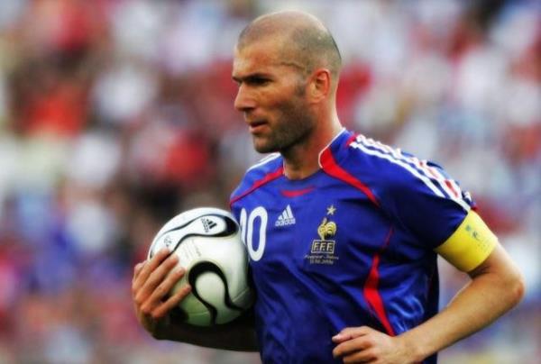 Fransız yıldız Zinedine Zidane tüm zamanların en etkili 5. gölcüsü.