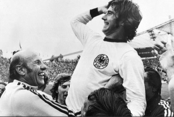 Alman futbolcu Gerd Müller listenin 1. sırasında yer aldı.