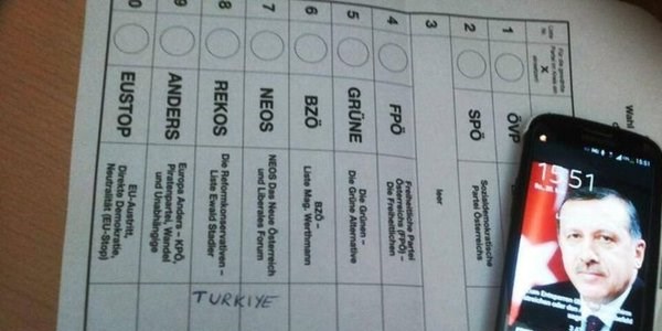 Avusturya'da oy pusulalarında Erdoğan çıktı