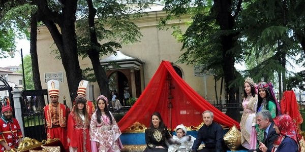 Vali yardımcısından şehzade düğünü!